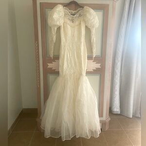 Vintage Cream Lace Puff Sleeve Wedding Bridal Dress